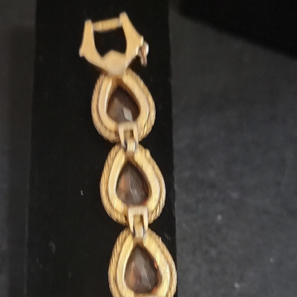 Elegant Vintage Florenza Gold Tone and Amber Colored Stone Teardrop Bracelet